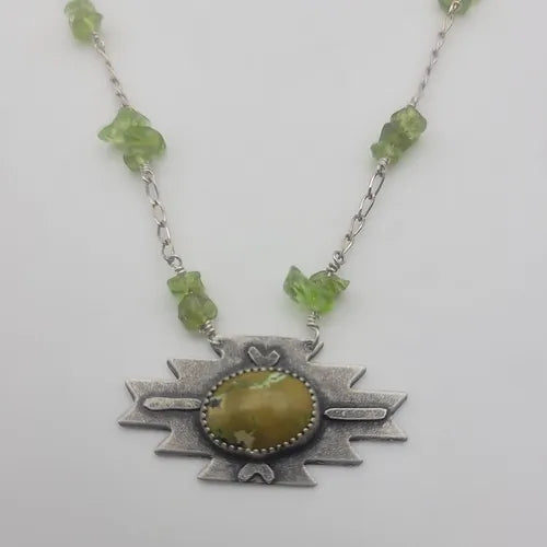 Gaspeite Pendant w/Peridot chain